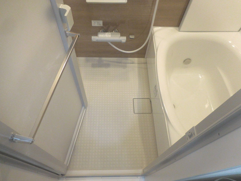 千葉市中央区マンションの浴室（LIXILリノビオ）・洗面室（クリナップ ファンシオ）改修事例