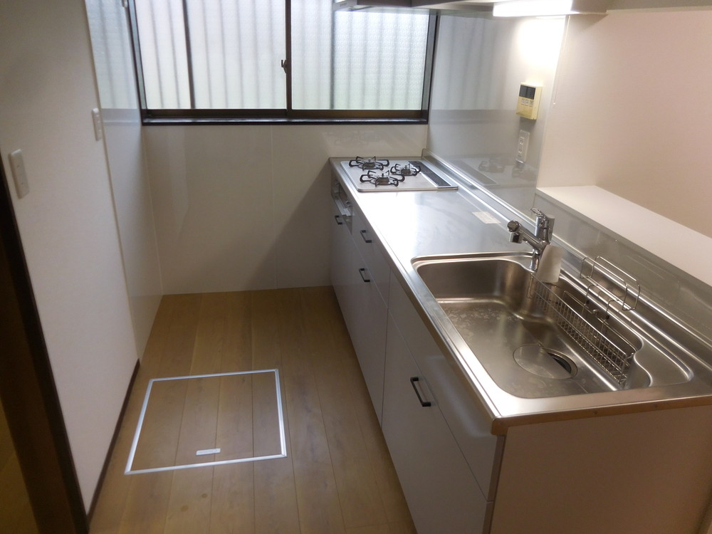 千葉市稲毛区戸建て　キッチン改修・内装・建具交換