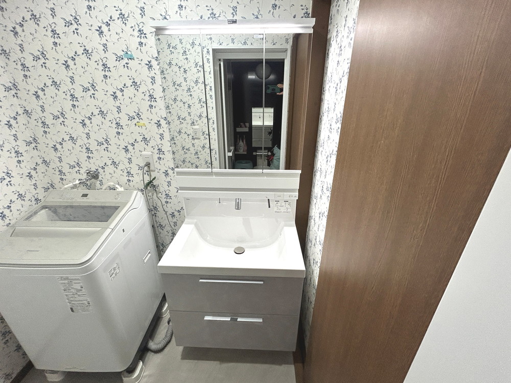 千葉市花見川区戸建て　洗面室・２Fトイレ改修、２F洗面台交換